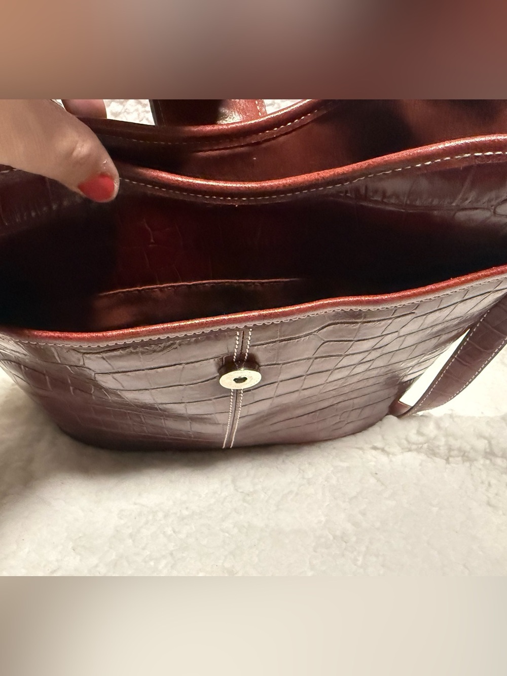Women's Croc-Embossed Leather Shoulder Bag - Burgundy - Picture 5 of 11